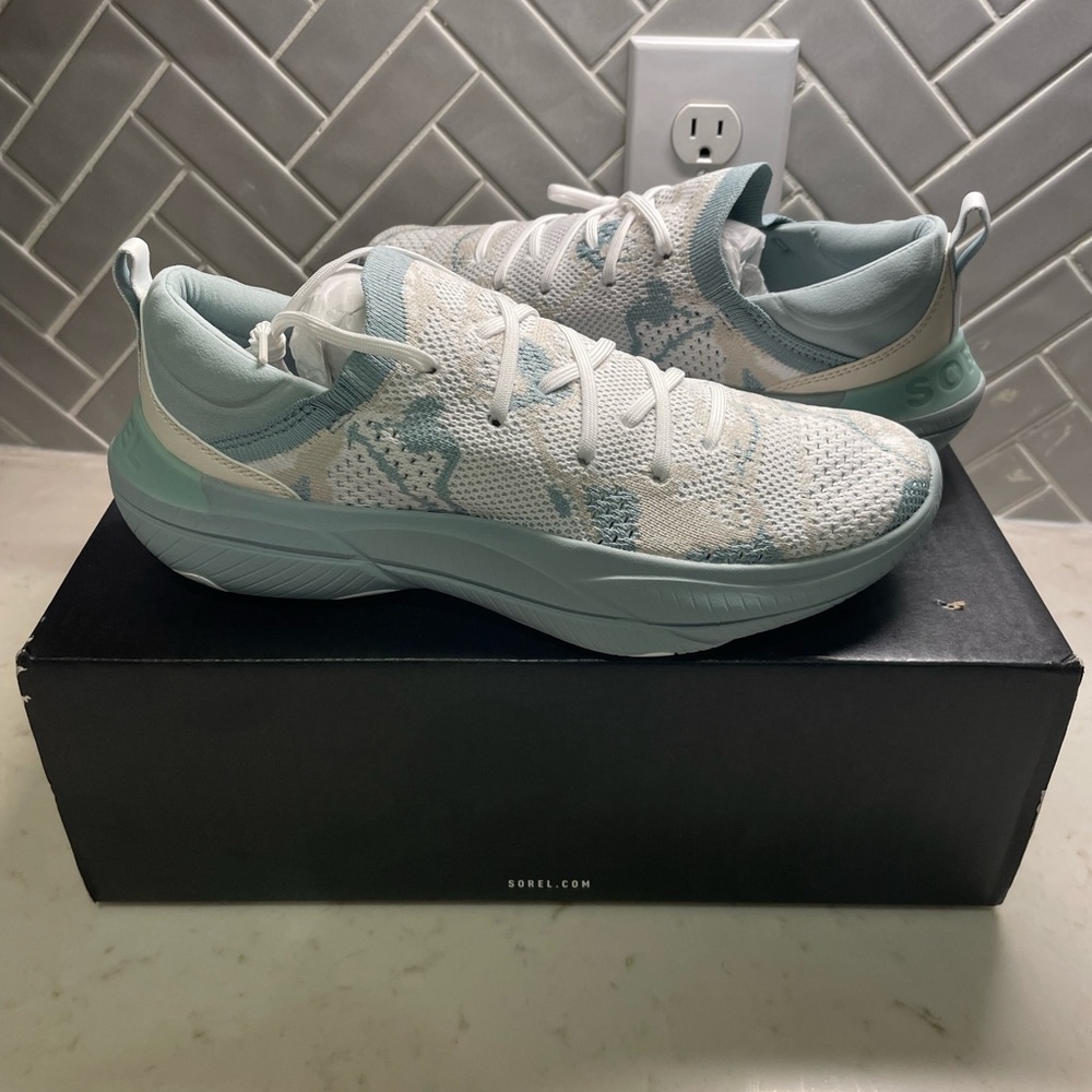 Sorel Women's Explorer Sold Out White and Light Blue Sneakers 9 New